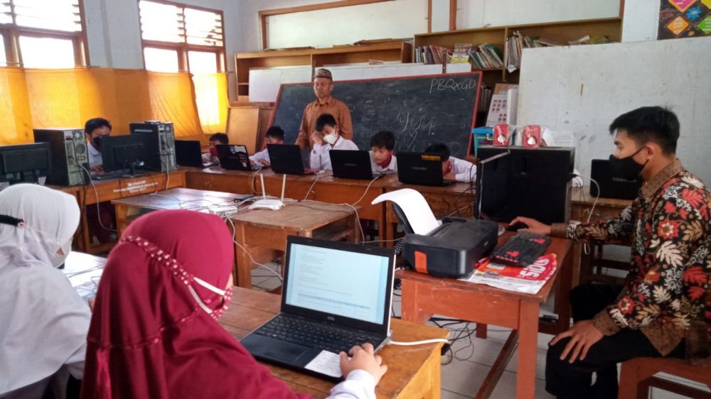 Kegiatan kelas MIS Al-Huda Ciluluk