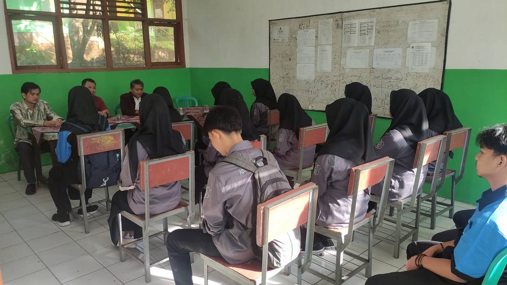 Kegiatan kelas SMK Teknologi Intisabi