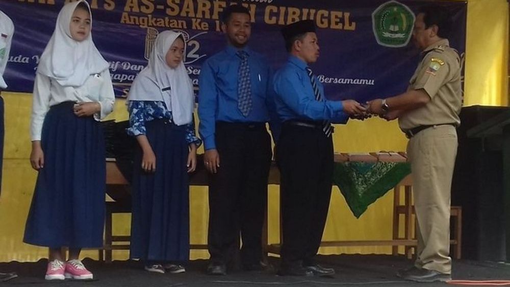 Acara kelulusan MTs As-Sarfah Cibugel