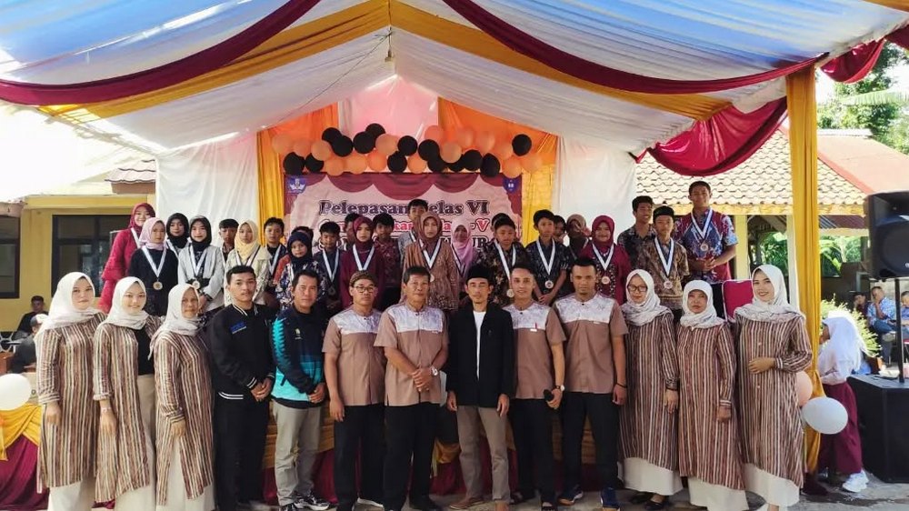 Kenaikan kelas SD Negeri Dayeuhluhur Kecamatan Ganeas