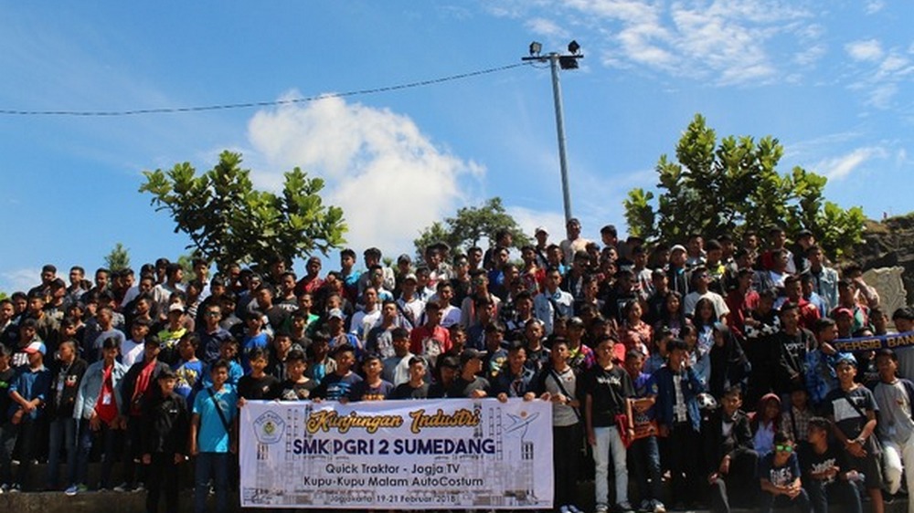 Kunjungan industri (foto: facebook SKM YPIB Jatinunggal)