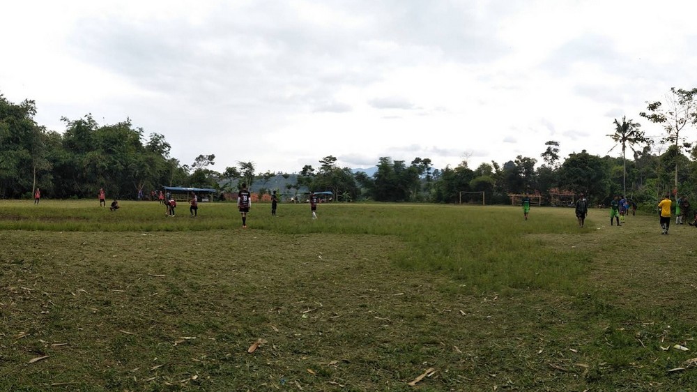 Lapang sepakbola Kampung Pasirloa Desa Kadakajaya