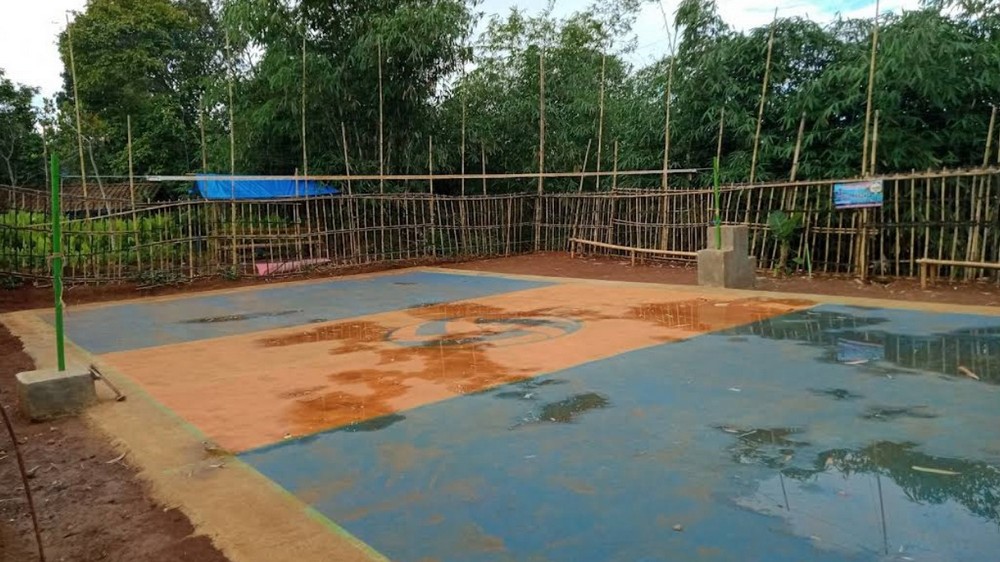 Lapang voli Kampung Pasirhuni Desa Sukawangi