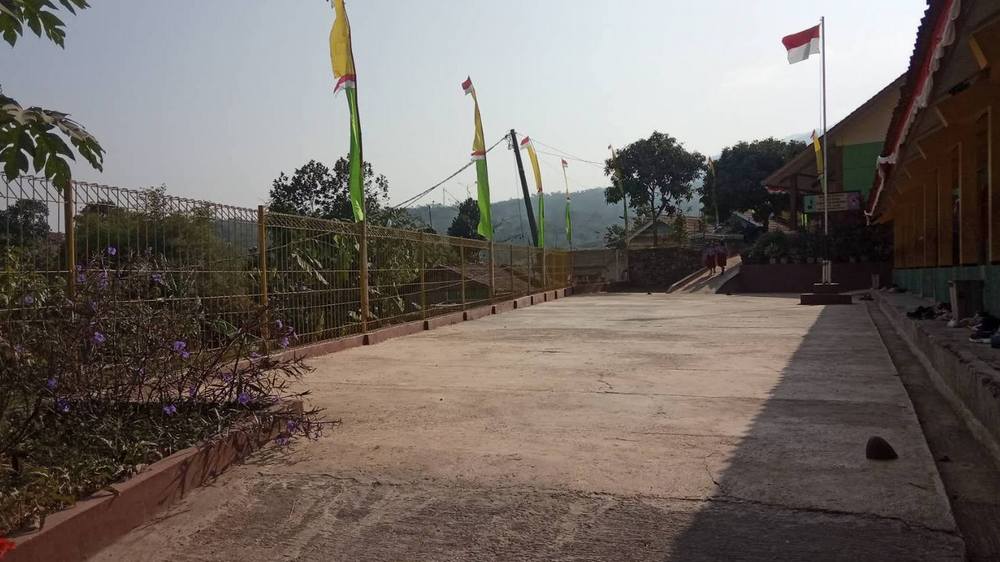 Lingkungan sekolah SD Negeri Parakanmuncang III Kecamatan Cimanggung