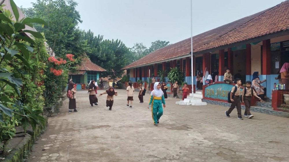 Lingkungan sekolah SD Negeri Pasirhuni Kecamatan Cimanggung