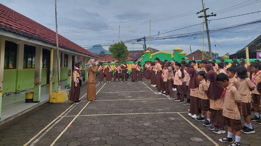 Kegiatan luar kelas SD Negeri Cisalak II Kecamatan Cisarua