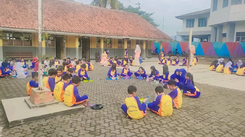 Kegiatan luar kelas SD Negeri Palasari Sumedang Selatan