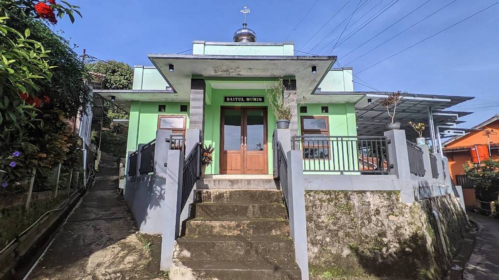 Masjid Baitul Mumin Kampung Tenjolaya Desa Sukagalih