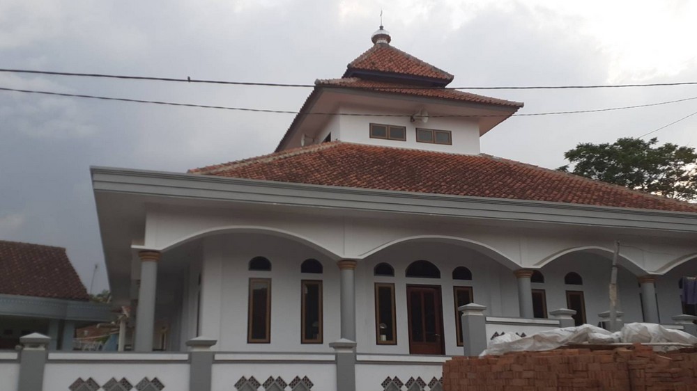Masjid di Kampung Sadang Desa Raharja