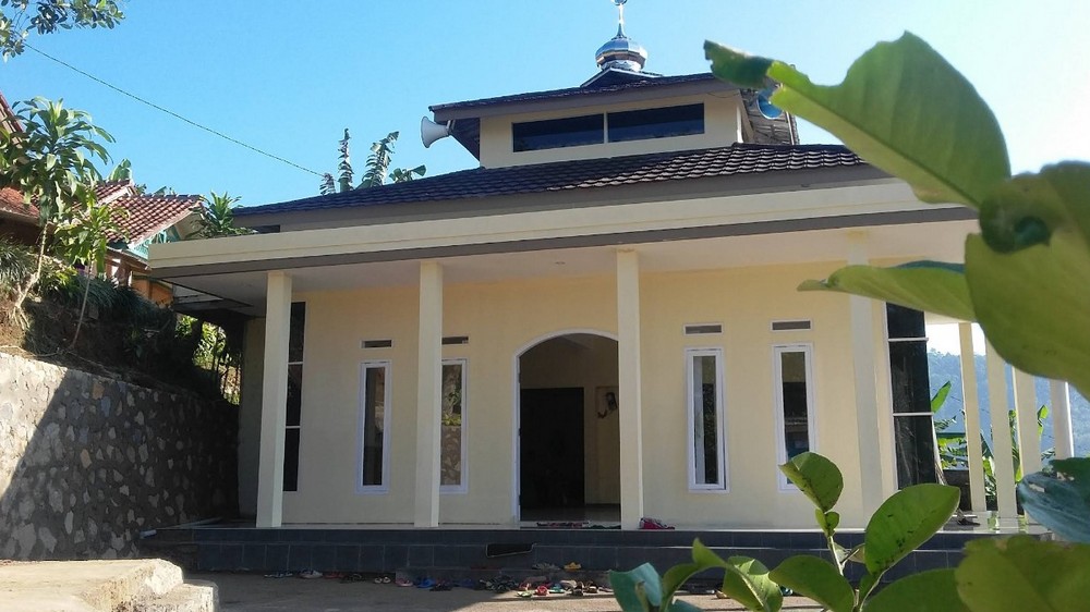 Masjdi Al-Muttaqin Kampung Gununggahung Desa Sukahayu