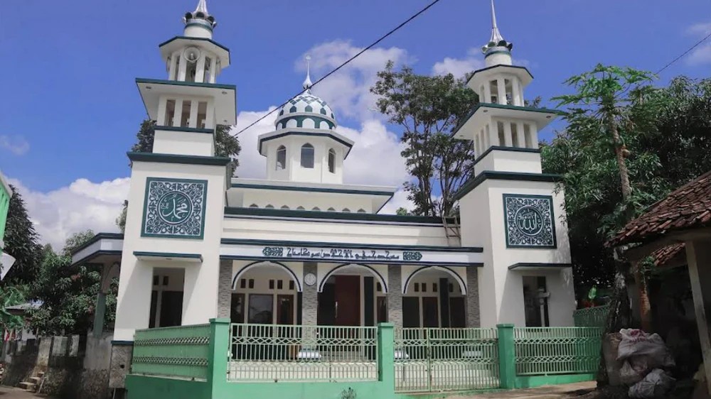 Masjid Jami Al-Ikhlas Kampung Sukamanah Desa Sukamaju