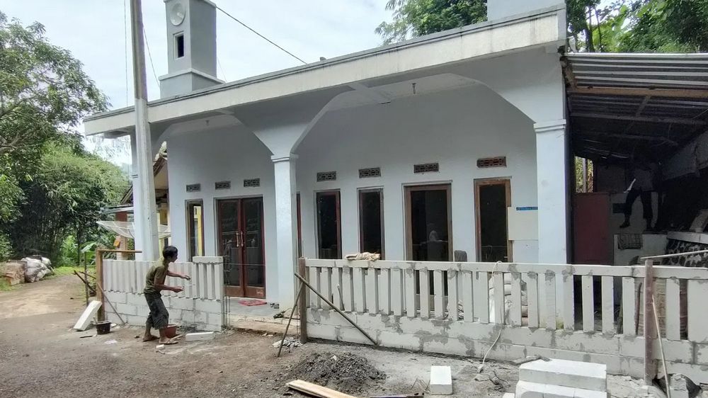 Masjid di Kampung Cimanglid Desa Sukamaju