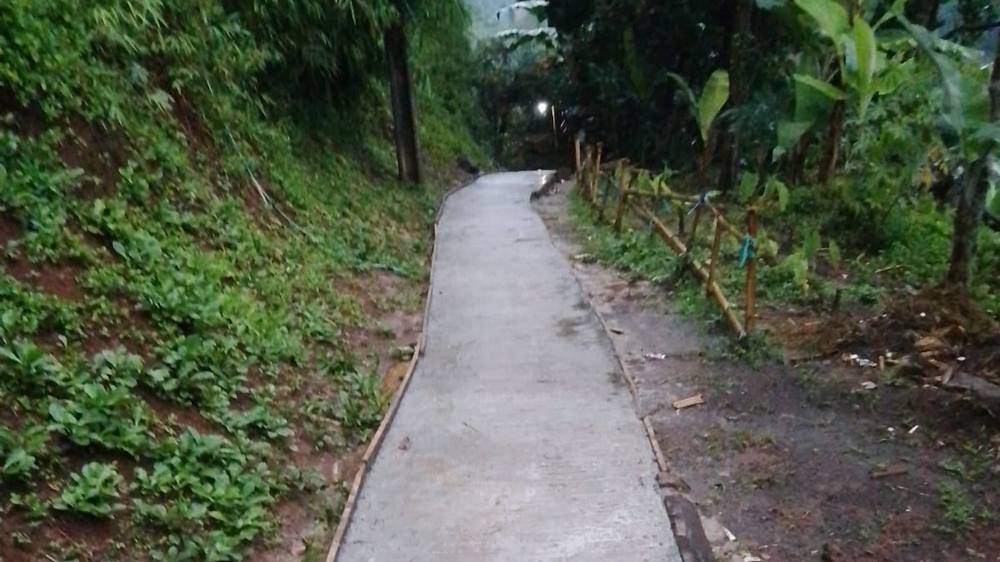 Jalan menuju Kampung Sukasumping Desa Sukamaju