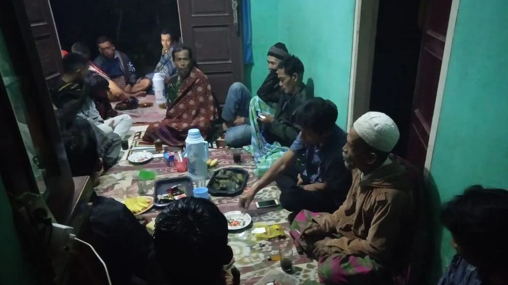 Musyawarah warga Kampung Cinungku Desa Cibungur