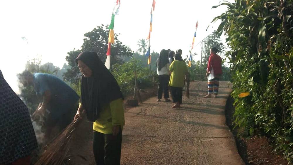 Kegiatan opsih Kampung Babakanteureup Desa Cibunar