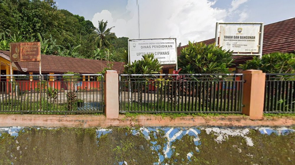 Papan nama SD Negeri Cipanas Tanjungkerta