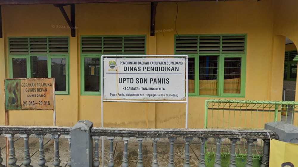 Papan nama SD Negeri Paniis Tanjungkerta