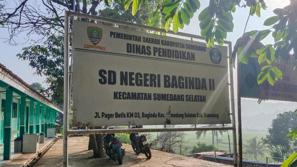 Papan nama SD Negeri Baginda II Kecamatan Sumedang Selatan