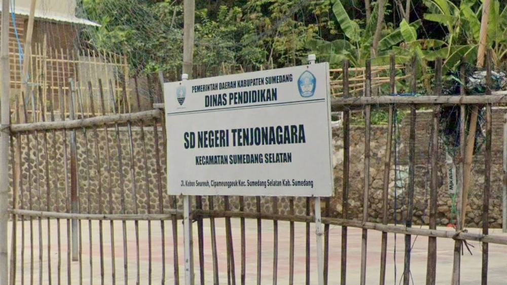 Papan nama SD Negeri Tenjonagara Sumedang Selatan