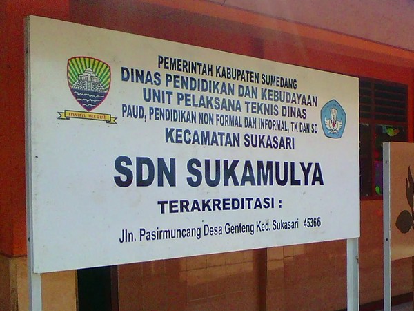 Papan nama SD Negeri Sukamulya Sukasari