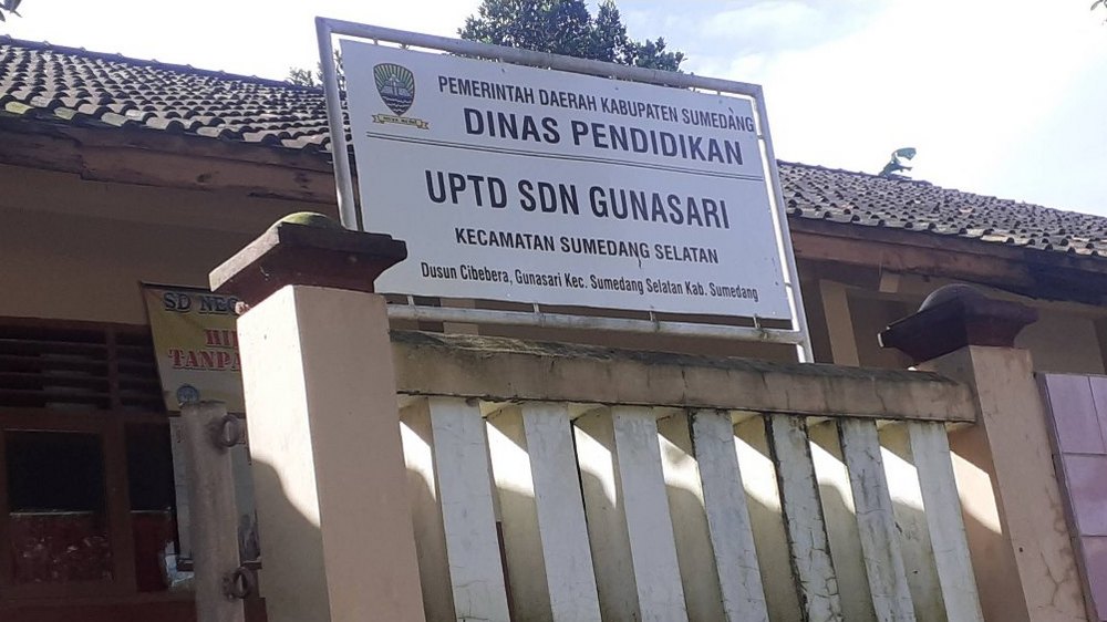 Papan nama SD Negeri Gunasari Sumedang Selatan