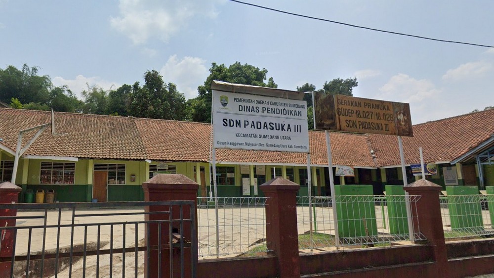Papan nama SD Negeri Padasuka III Sumedang Utara