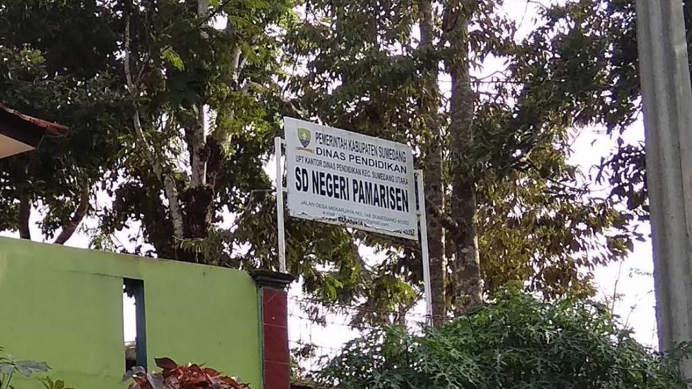 Papan nama SD Negeri Pamarisen Sumedang Utara