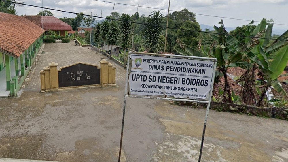 Papan nama SD Negeri Boros Tanjungkerta