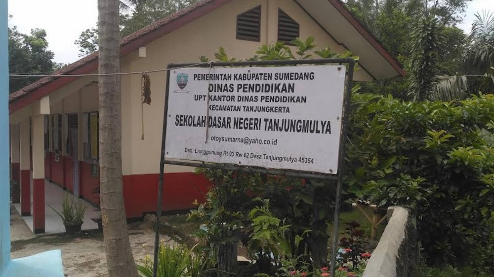 Papan nama SD Negeri Tanjungmulya Tanjungkerta