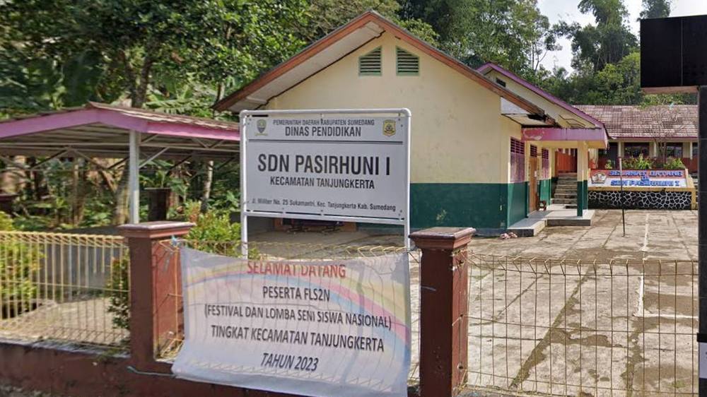 Papan nama SD Negeri Pasirhuni I Kecamatan Tanjungkerta