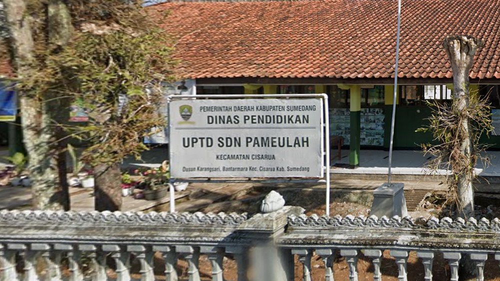 Papan nama SD Negeri Pameulah Kecamatan Cisarua