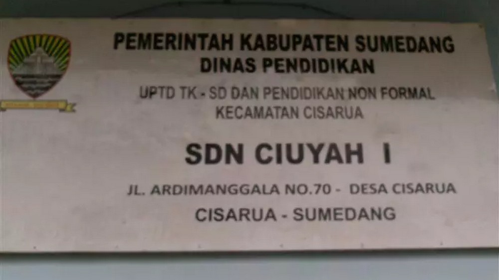 Papan nama SD Negeri Ciuyah I Kecamatan Cisarua