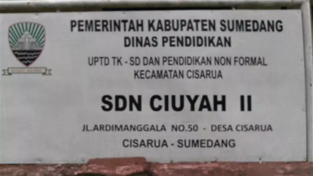Papan nama SD Negeri Ciuyah II Kecamatan Cisarua