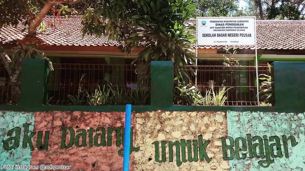 Papan nama SD Negeri Peusar, Sumedang Selatan