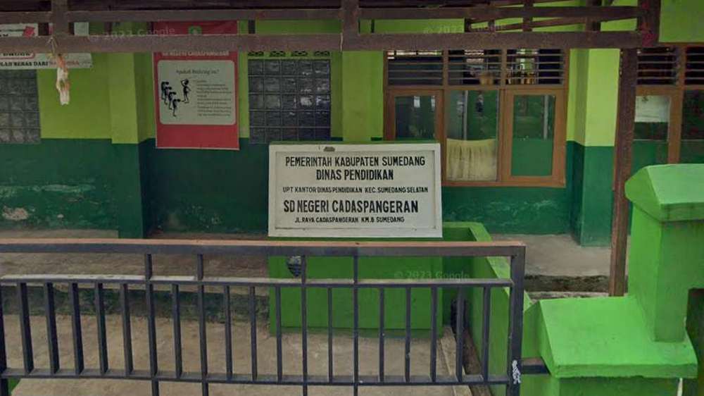 Papan nama SD Negeri Cadaspangeran, Sumedang Selatan