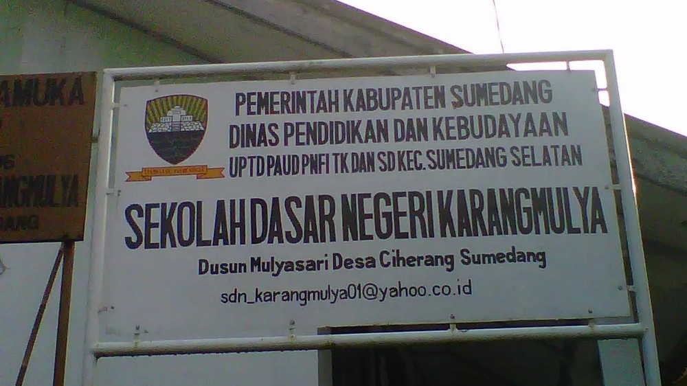 Papan nama SD Negeri Karangmulya Sumedang Selatan