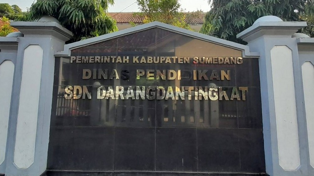 Papan nama SD Negeri Darangdan Sumedang Selatan