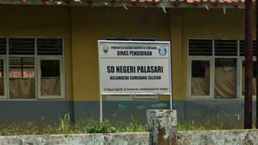 Papan nama SD Negeri Palasari Sumedang Selatan