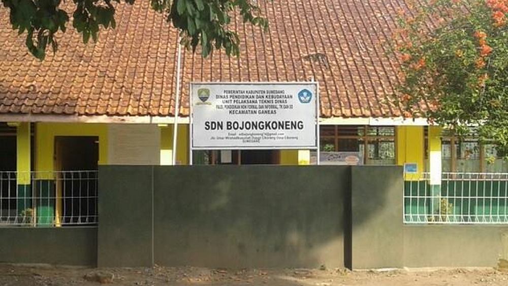 Papan nama SD Negeri Bojongkoneng Kecamatan Ganeas