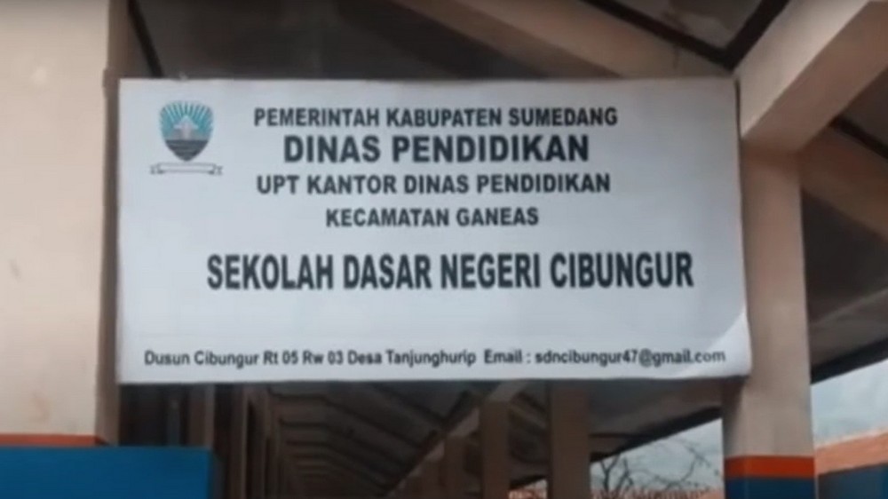 Papan nama SD Negeri Cibungur Kecamatan Ganeas