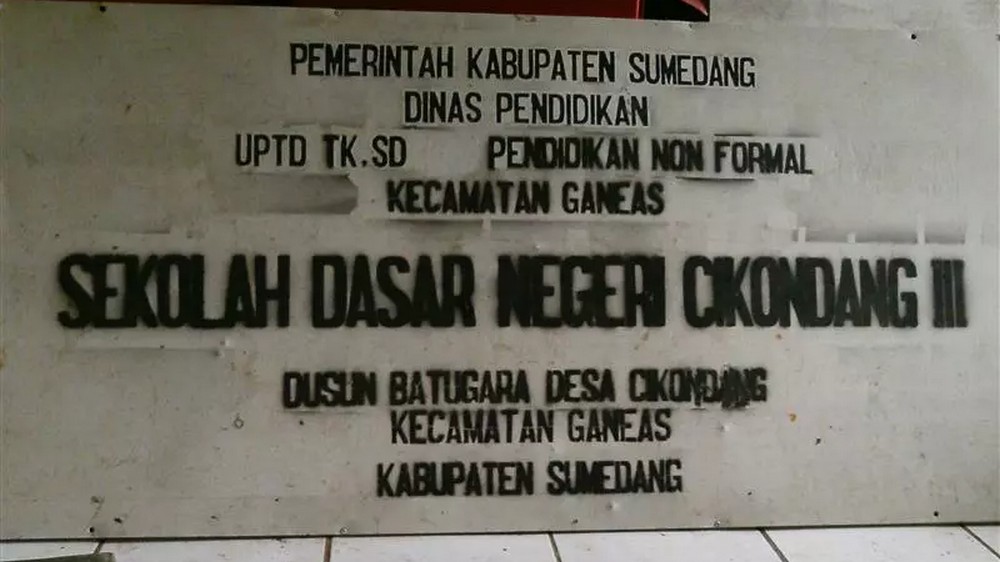Papan nama SD Negeri Cikondang III Kecamatan Ganeas