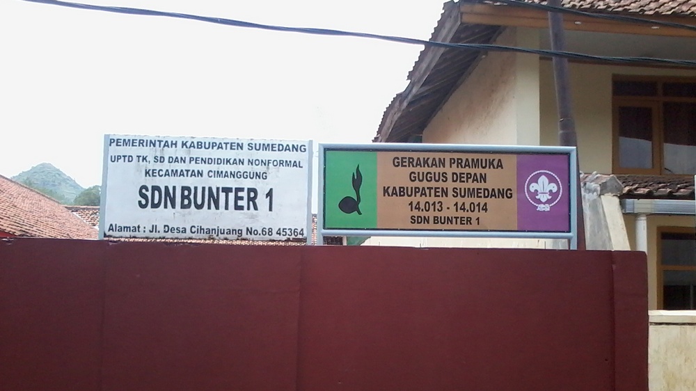 Papan nama SD Negeri Bunter I Kecamatan Cimanggung