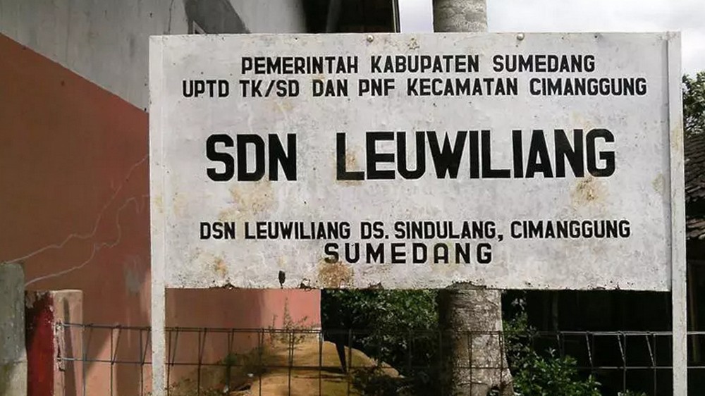 Papan nama SD Negeri Leuwiliang Kecamatan Cimanggung