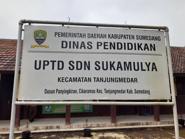 Papan nama SD Negeri Sukamulya