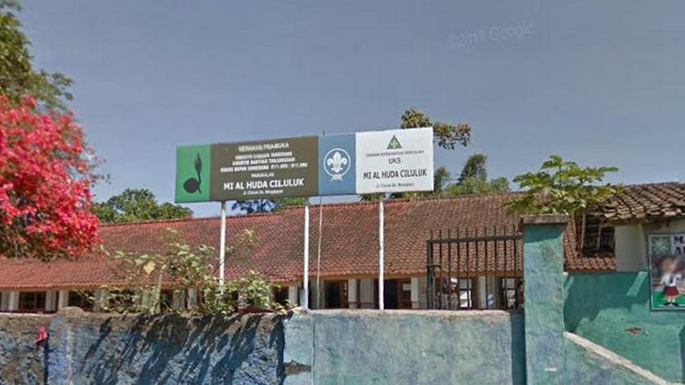 Papan nama MIS Al-Huda Ciluluk