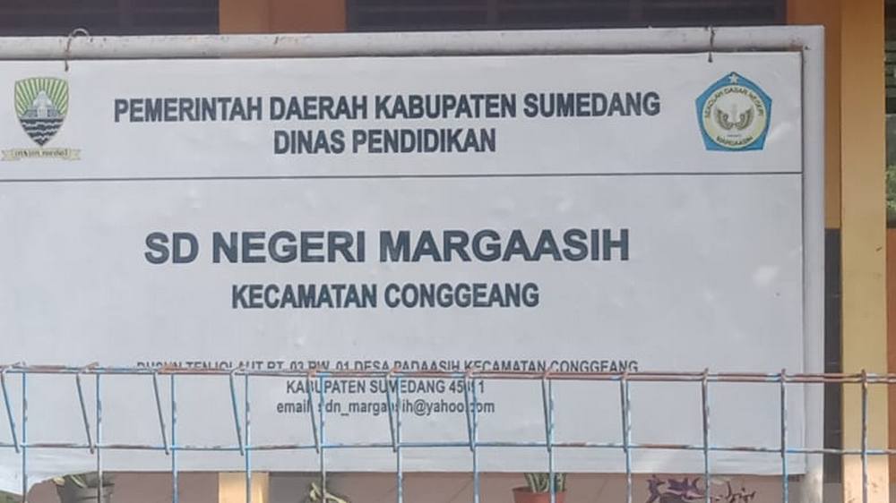 Papan nama SD Negeri Margaasih