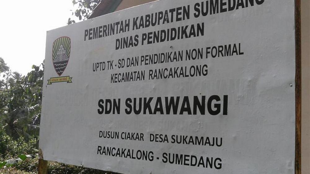 Papan nama SD Negeri Sukawangi Kecamatan Rancakalong