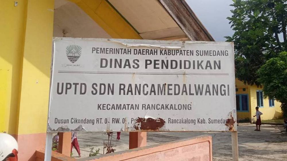 Papan nama SD Negeri Rancamedalwangi Kecamatan Rancakalong