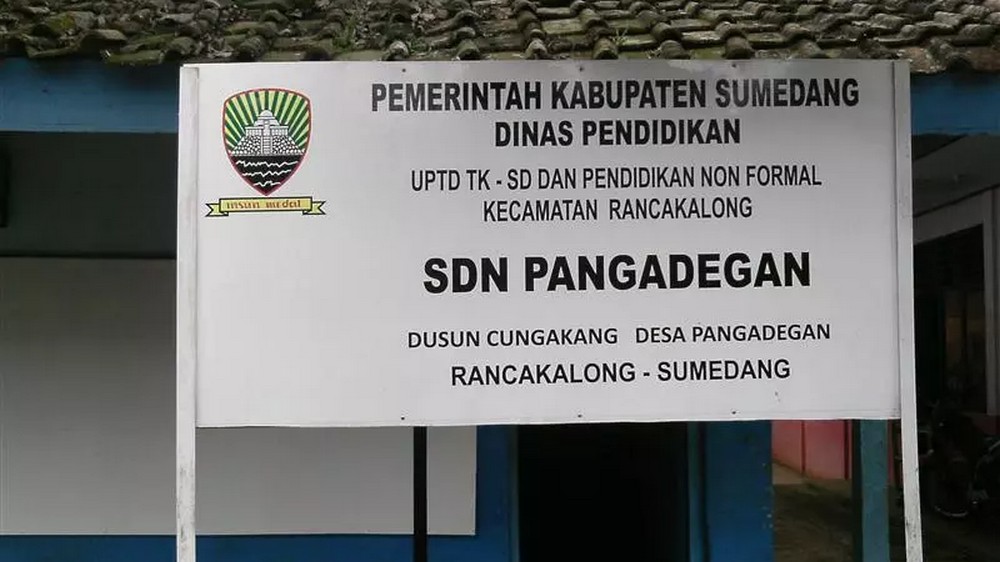 Papan nama SD Negeri Pangadegan Kecamatan Rancakalong