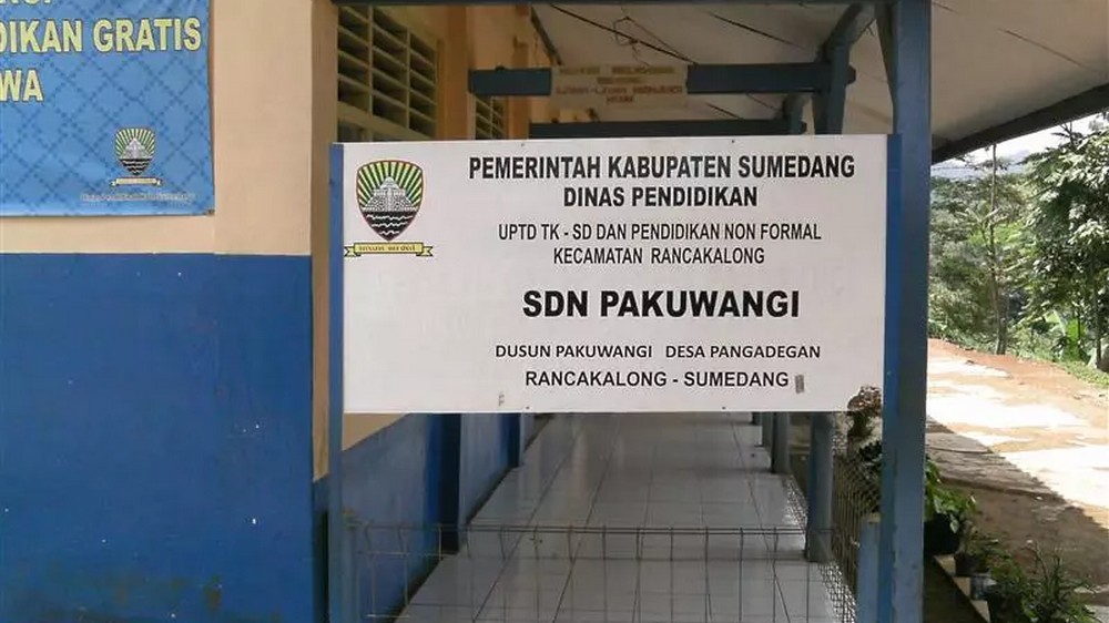 Papan nama SD Negeri Pakuwangi Kecamatan Rancakalong